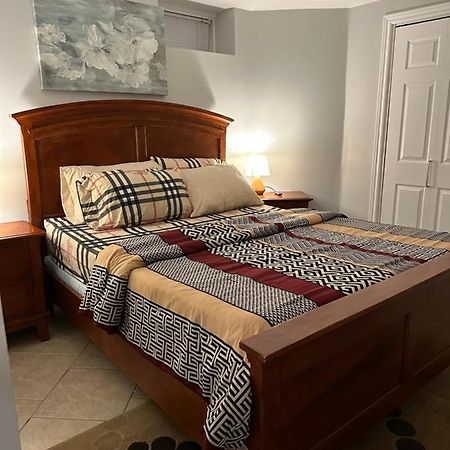 Deluxe Double Room- Hazel Stays Mississauga Dış mekan fotoğraf