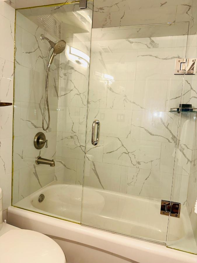 Deluxe Double Room- Hazel Stays Mississauga Dış mekan fotoğraf
