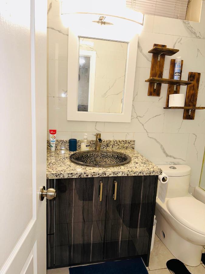 Deluxe Double Room- Hazel Stays Mississauga Dış mekan fotoğraf