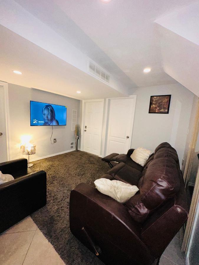 Deluxe Double Room- Hazel Stays Mississauga Dış mekan fotoğraf